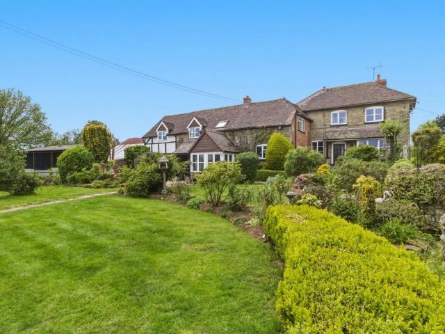 6 bedroom farm house for sale