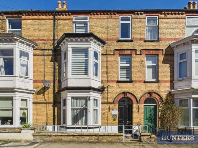 6 Bedroom Flat