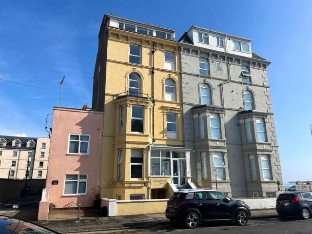 6 Bedroom Flat