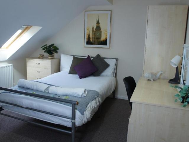 6 bedroom Flat To Let