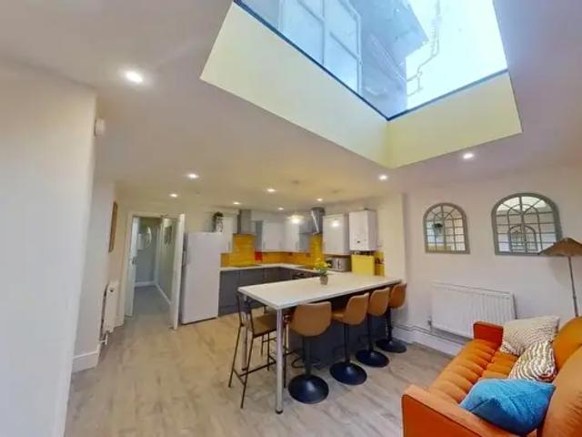 6 Bedroom Flat To Rent In North Sherwood Street, Nottingham, NG1