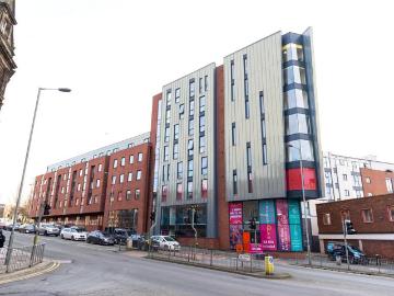 6 bedroom flat to rent