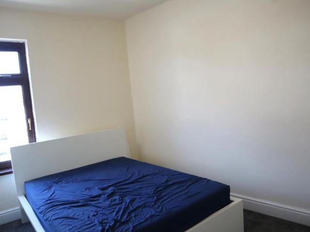 6 bedroom flat to rent