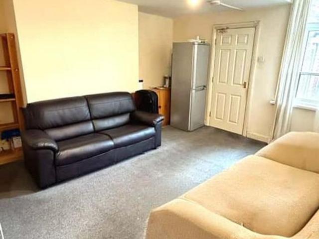 6 bedroom flat to rent