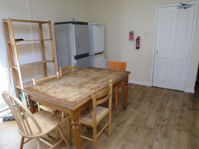 6 bedroom flat to rent