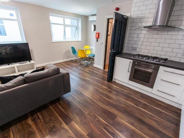 6 bedroom flat to rent