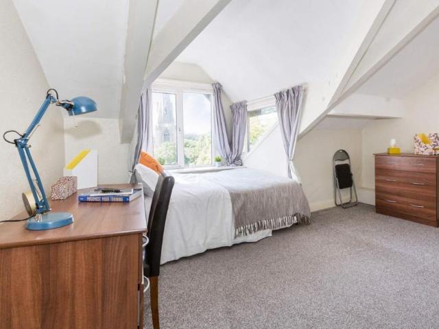 6 bedroom flat to rent
