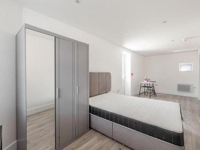 6 bedroom flat to rent