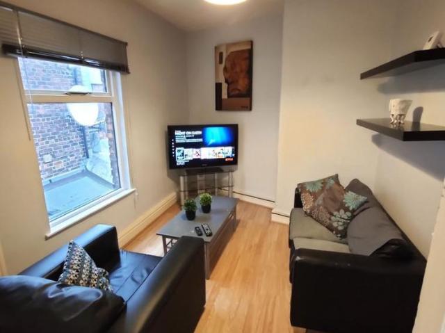 6 bedroom flat to rent