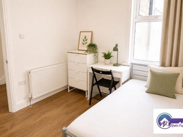 6 Bedroom Flat To Rent