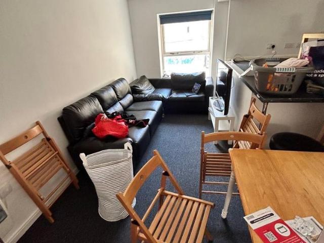 6 bedroom flat to rent