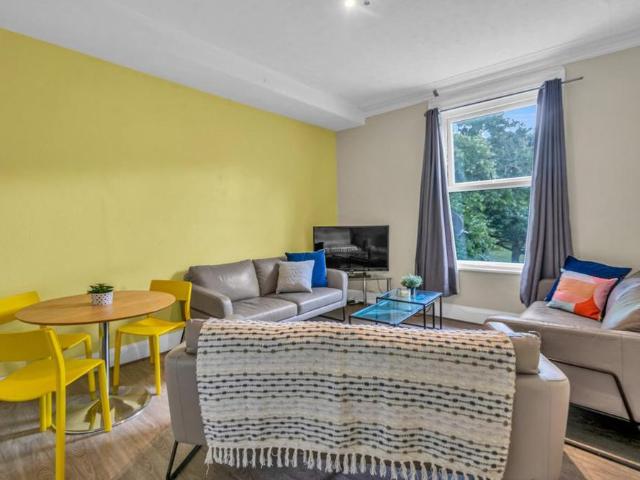 6 bedroom flat to rent