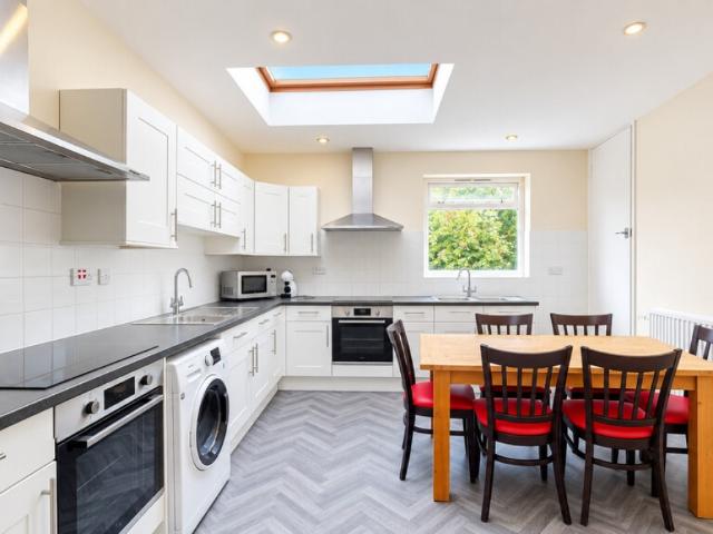 6 bedroom Flat To Rent