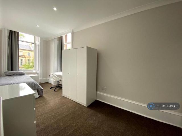 6 bedroom flat to rent