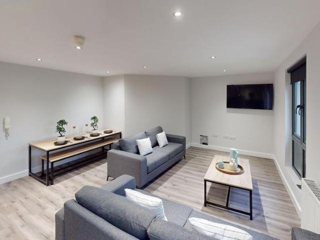 6 bedroom flat to rent