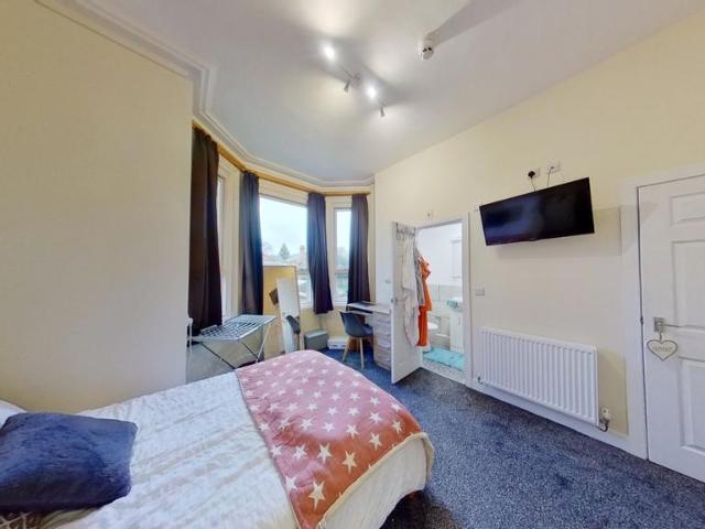 6 bedroom flat to rent