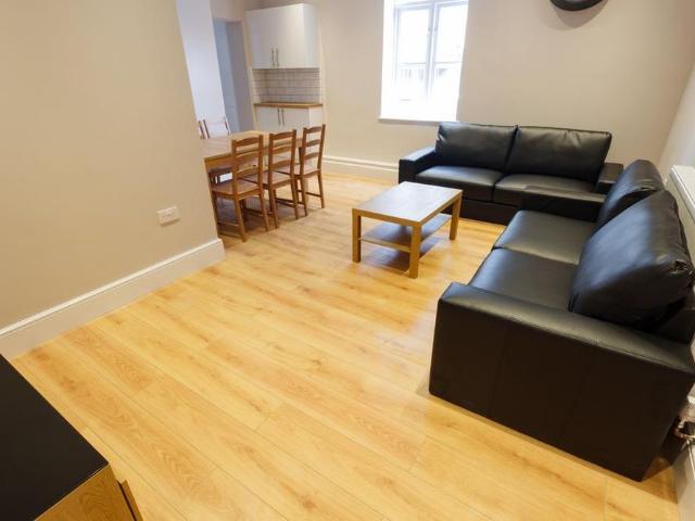 6 bedroom flat to rent