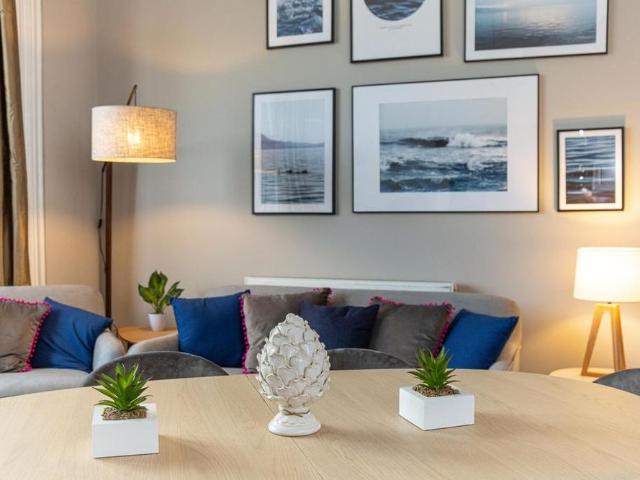 6 bedroom flat to rent