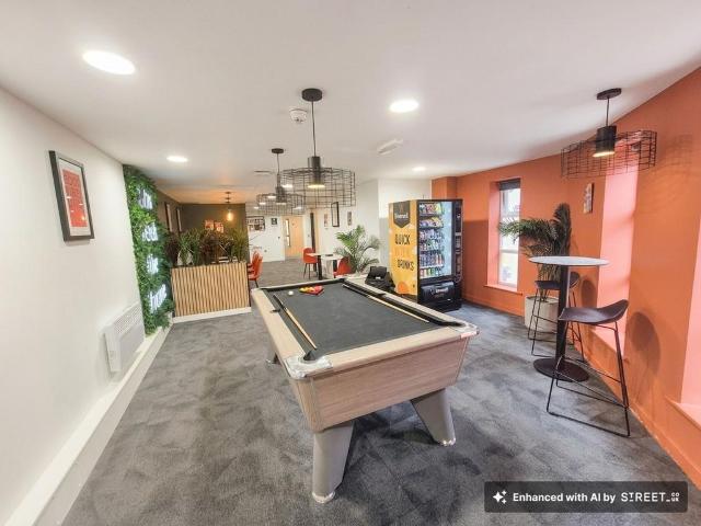 6 bedroom flat for sale