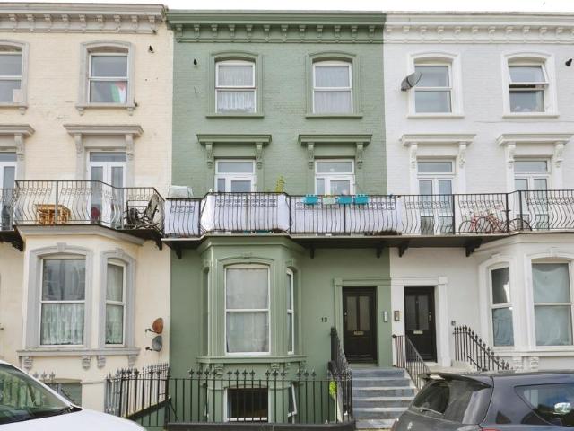 6 bedroom flat for sale