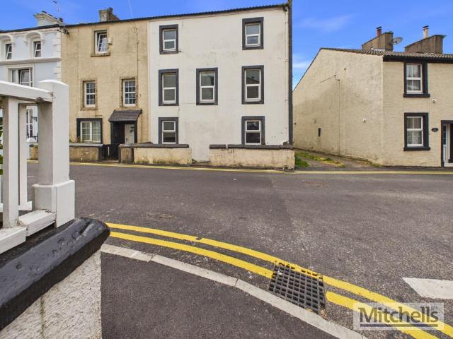 6 bedroom flat for sale