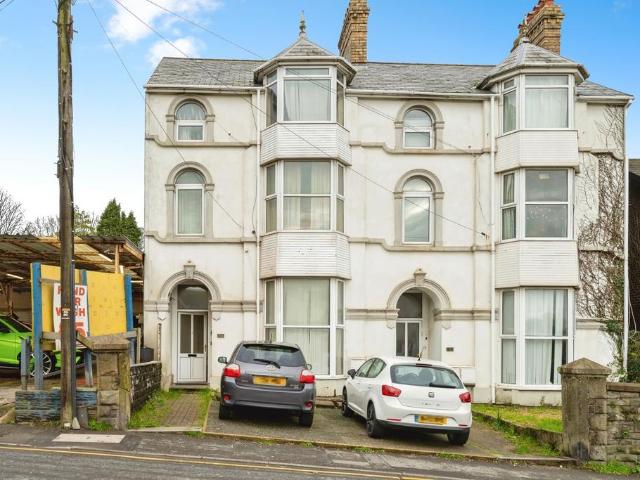6 bedroom flat for sale