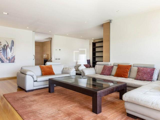 6 bedroom furnished house with a private pool for rent in Sarrià, Barcelona