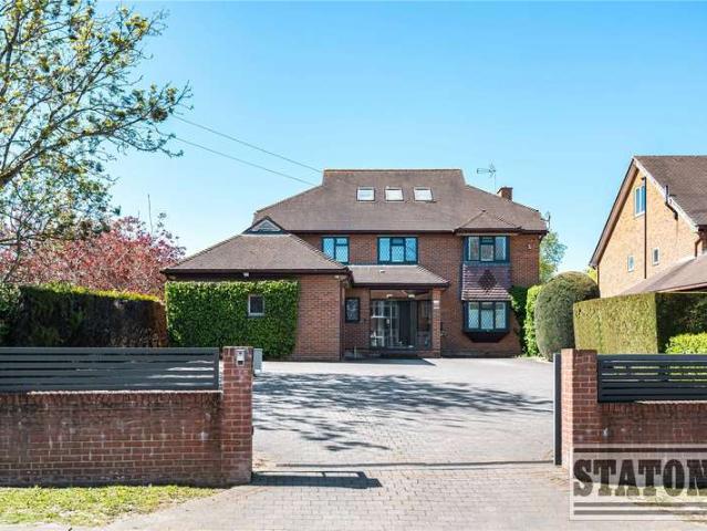 6 Bedroom House