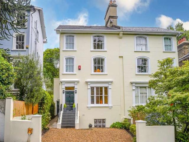 6 Bedroom House