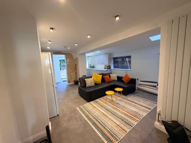 6 bedroom house