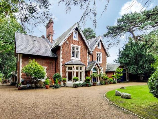 6 Bedroom House