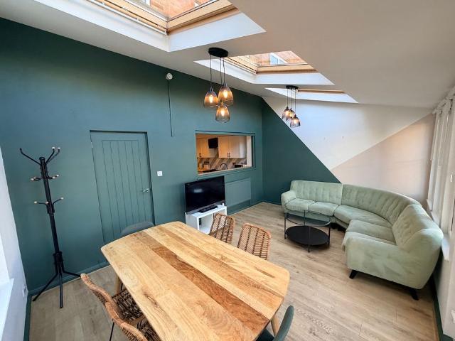 6 bedroom house