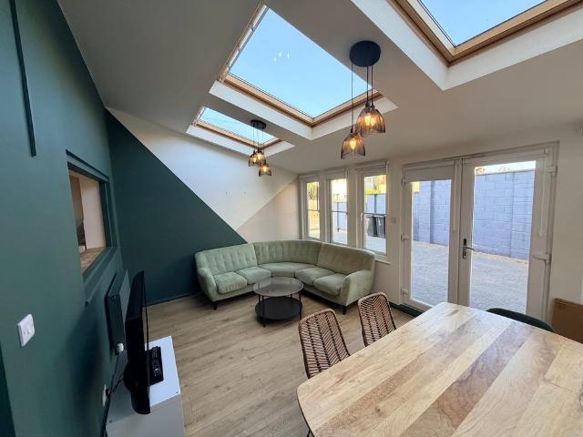 6 bedroom house