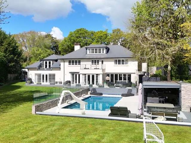 6 Bedroom House