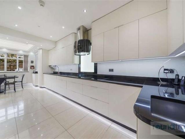 6 Bedroom House