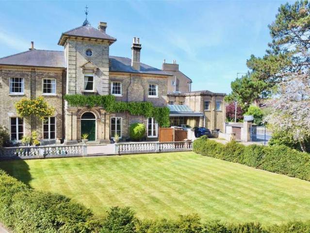 6 Bedroom House