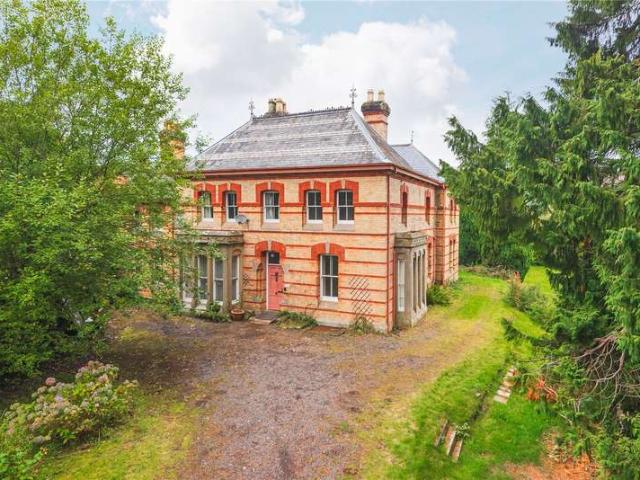 6 Bedroom House