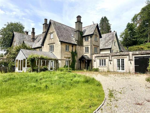 6 Bedroom House