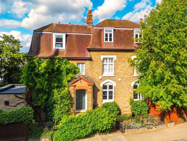 6 Bedroom House