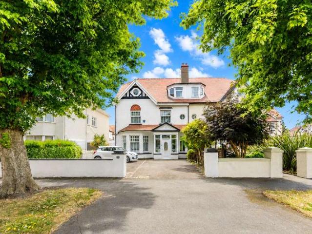 6 Bedroom House