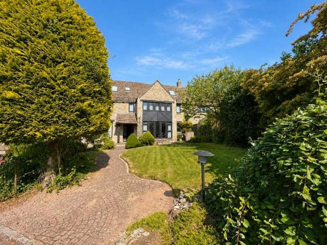 6 Bedroom House