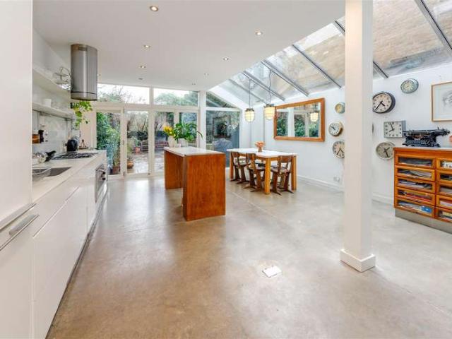 6 Bedroom House