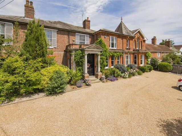 6 Bedroom Terraced House