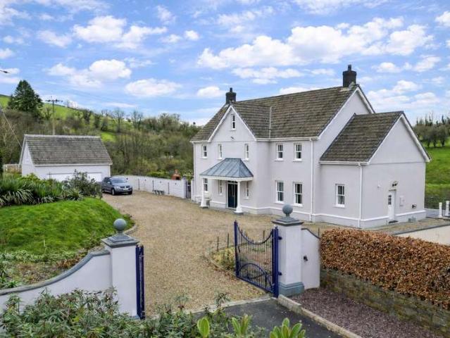 6 Bedroom House