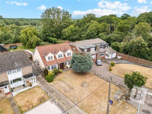 6 Bedroom House