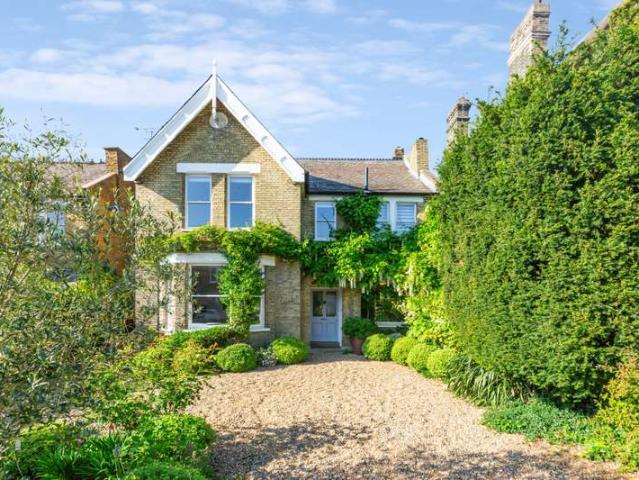 6 Bedroom House