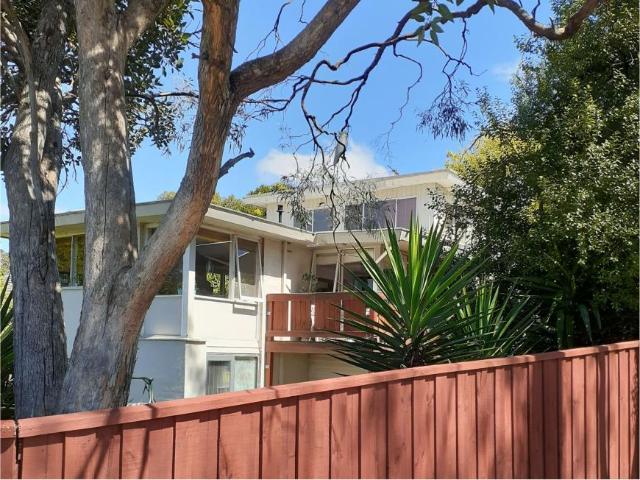 6 Bedroom House BAYSWATER VIC 104955646
