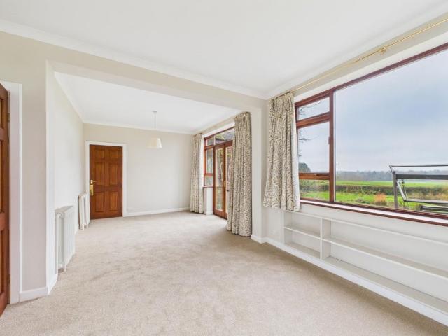 6 bedroom house detached to rent