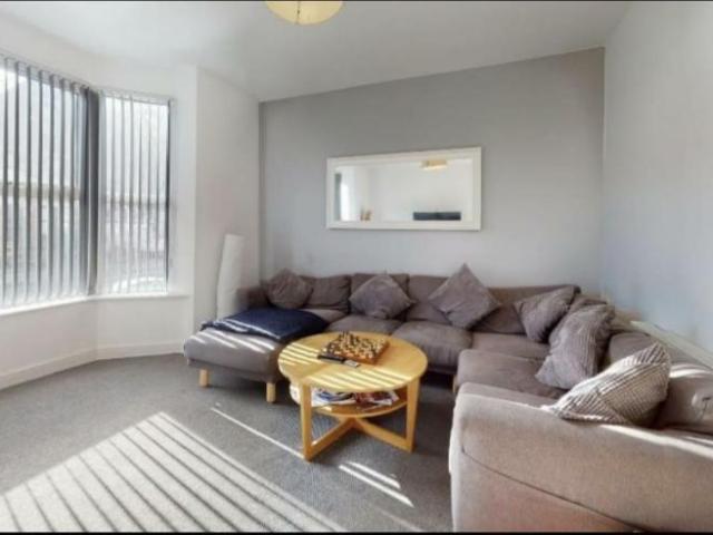 6 Bedroom House Dunkirk East Midlands 98286033