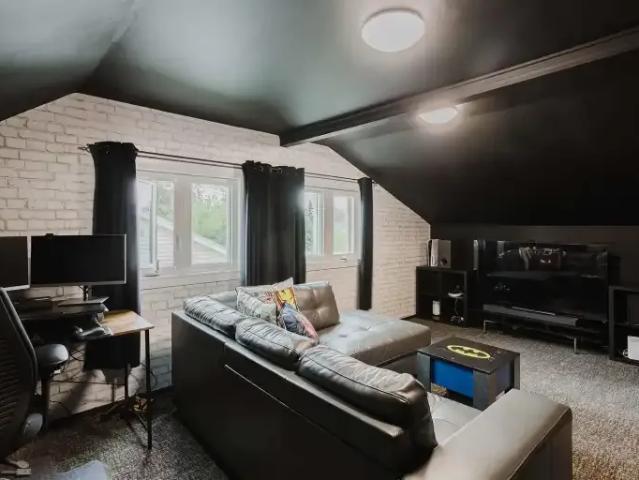 6 Bedroom House Edmonton AB 105565595